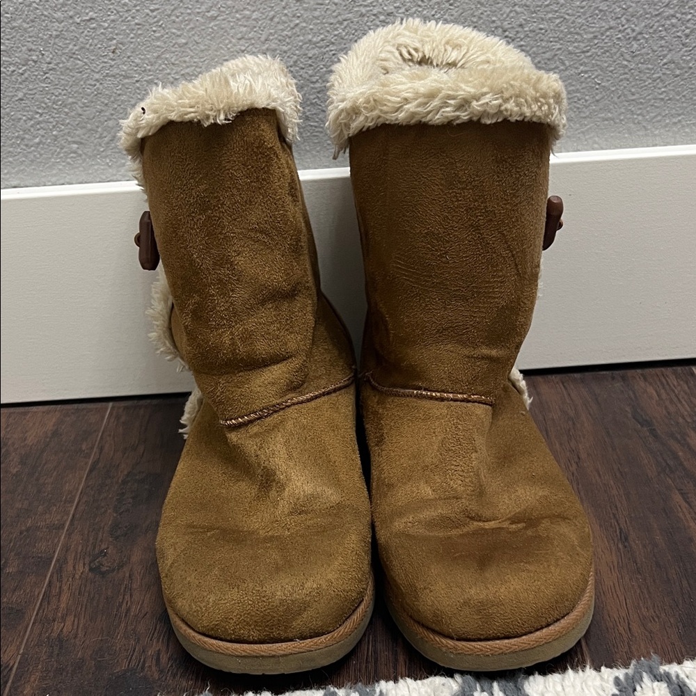 Women’s Airwalk Tan Fur Boots